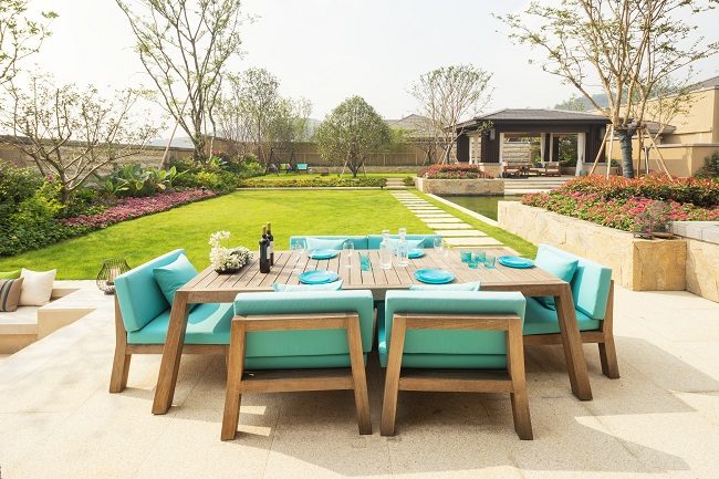 elegant-chairs-and-table-in-backyard